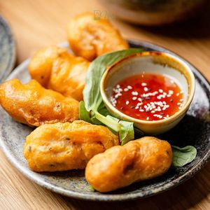 Shanghai Noon: crispy soy strips coated in sesame and dipped in chili-lime sauce at Vilai Vegan House in Hamburg