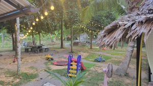 Owners land at Farm Hug You - ฟาร์มฮัก in Chumphon
