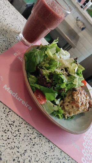 Suco de manga, melancia e mirtilo e torta de abobrinhas com cogumelos at Madureira in Sao Paulo