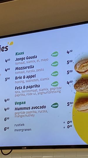 Sandwich humus avocado   at Panos  in Brussels