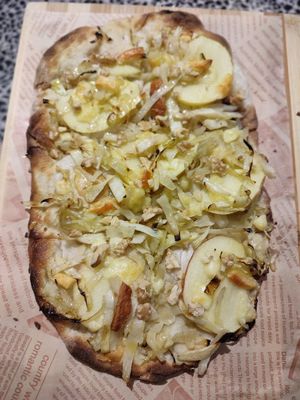 Cavolo cappuccio in agrodolce, mele e casizolu presidio slowfood at Casa Birra Puddu  in Santa Giusta