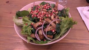 Kräuterseitling-Spinat Bowl at Die Kombüse in Norddorf