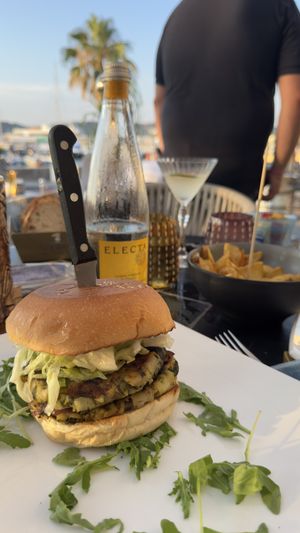 Veganer Burger  at Thomas Bistrot in Forio