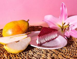 Vegan raspberry pear cake at Café Frei Győr Belváros in Gyor