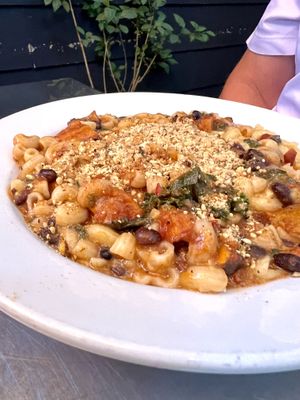 Mac and cheese with chilii  at Harlow in Portland