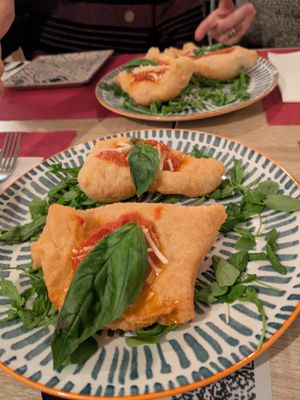 Fried Neapolitan pizza dough at Local92 in Barcelona