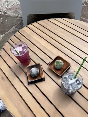 Drinks and mochis  at Kitsuné & Tanuki in Colmar