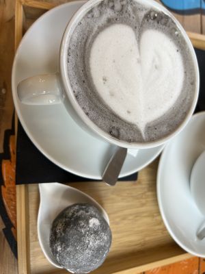 Sesame latte and sesame mochi  at Kitsuné & Tanuki in Colmar
