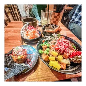 Lachstatar/PapayaSalat/Teigtaschen/Udonnudeln mit Tofu und Gemüse   at Bodhi Vegan Living - St George in Hamburg