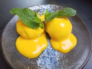 Mochi and mango ice cream at Bodhi Vegan Living - St George in Hamburg