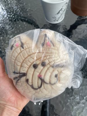  Süßes Brötchen mit Katzen Gesicht   at Roots in Mexico City