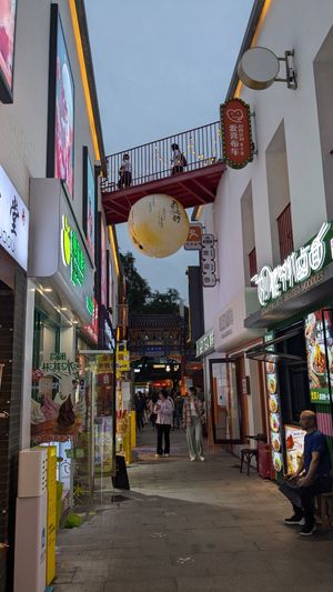 The alley at Liansu World in Beijing
