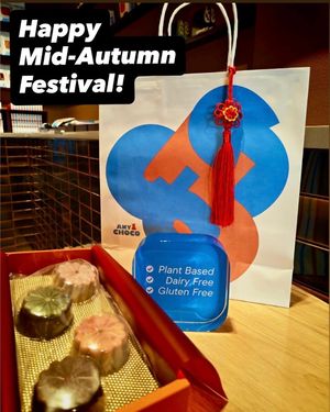 Limited mooncake-inspired bonbons, 
crafted for Mid-Autumn and exclusive to Any1 Choco Singapore.
Gift Set – $48 w/GST at ANY1 CHOCO in Central Singapore