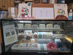 There were 4 different types of mochi all vegan at Ailien Mill 외계인 방앗간 in Gyeonggi-do