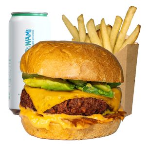 Avocado menù: Potato Bun, Burger, Avocado, Bacon, Cheddar, Plant Sauce. Served with airfried chips and water at Plant Bun in Asti