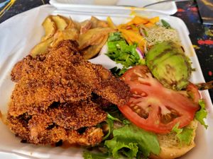 Hamburguesa de hongo no se que, estuvo muy rica. 10/10. at Arbol de Seda in San Jose