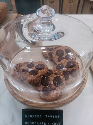 Oatmeal cookies at Dates & Avocados Atelier in Barcelona