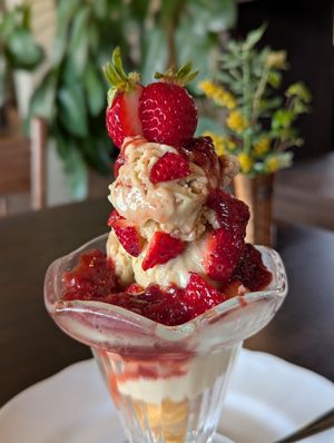 有機苺のパフェ at Cafe Magnolia - カフェ マグノリア in Imabari