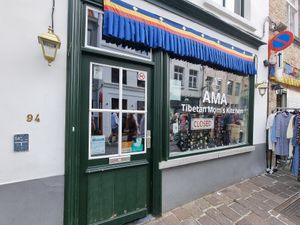 Front and entrance at Ama Tibetan Mom's Kitchen in Bruges