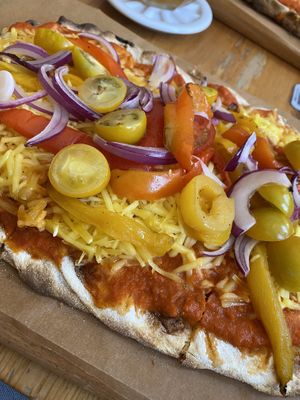 … Oder Grillgemüse wird dir Pinsa zum Genuss!  at Sicily Cafe in Prague