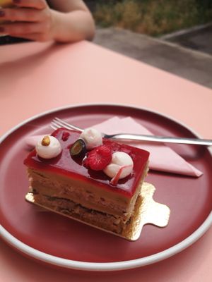 Pistazien-Himbeer-Schnitte at Hans liebt Kuchen in Stuttgart