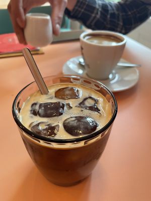 Iced americano   at Hans liebt Kuchen in Stuttgart