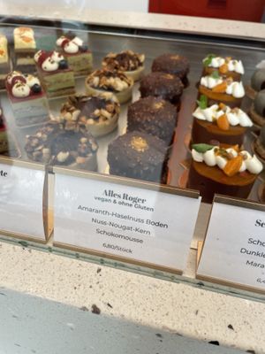 Vegan labeled   at Hans liebt Kuchen in Stuttgart