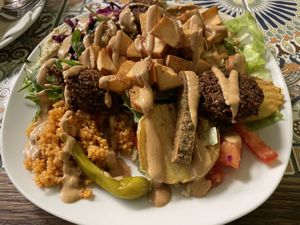 Vegan mix with falafel and peanut sauce  at Ibras Bistro in Erfurt