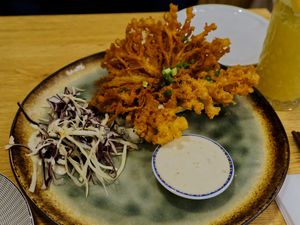 Nấm cây bột chiên sauce me
Champignons énoki en beignet sauce sésame at Bếp Việt in Paris