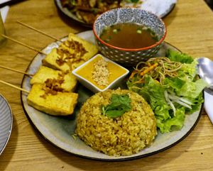 Brochettes de tofu sauce cacahuète + soupe et riz sauté at Bếp Việt in Paris