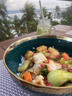 Crispy tofu and a virgin mojito   at High Tide in Male