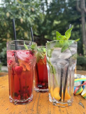 Hausgemachte Limonaden (Berry 🍒🍓🫐 & Peach 🍑)  at Lebenshof MutimBauch in Ottenhoefen Im Schwarzwald