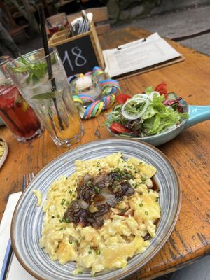 Hausgemachte Käsespätzle mit Soß und Beilagensalat 🥗   at Lebenshof MutimBauch in Ottenhoefen Im Schwarzwald