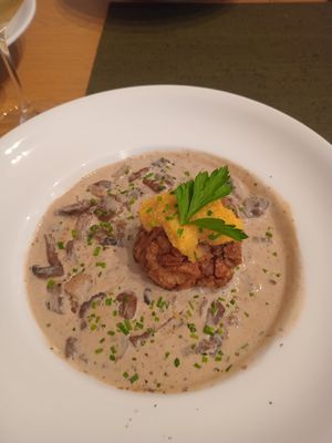 Brezelknödel mit Waldpilzrahmsosse at Lebenshof MutimBauch in Ottenhoefen Im Schwarzwald