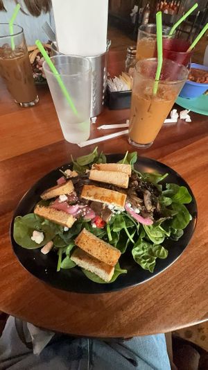 portobello salad and beegees latte  at Gulu-Gulu Cafe in Salem