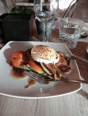 Every bite felt like it was made with care. The ambiance was equally impressive cozy yet elegant, with a perfect balance of lighting and background music. It’s rare to find a pla at Markie Dans in Oban