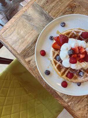 Sweet berry waffles at Morning People in Marbella