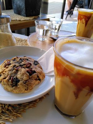 Vegan Cookie und Iced latte (Hafermilch) at Springer in Bergen Auf Ruegen