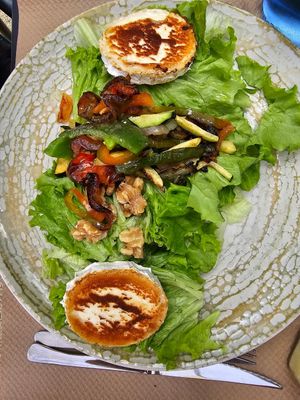 Salad with goat cheese at Villa Bella in Pontevedra