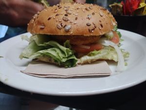Vegan burguer con guacamole at Villa Bella in Pontevedra