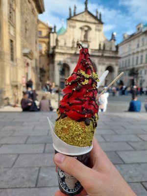 Pistachio Trdelník wit Strawberrys, Rasberry Ice Cream and dark Chocolate at Little Chimney Gelato & Bakery in Prague