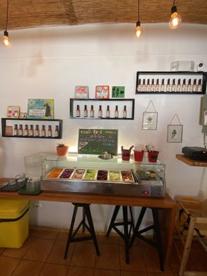 Toppings bar  at Falafel Bar in Manuel Antonio