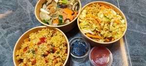 Gebakken noodles, gebakken rijst en groente met rijst en champignons at Quynh Nhu in Ha Giang