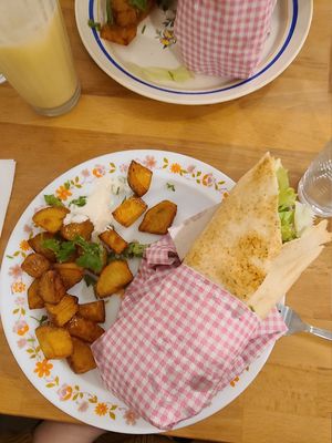  at Lion et Papillon in Tours