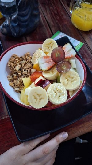 Granola with yoghurt breakfast at Brunch de Salento in Salento