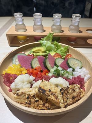 Buddha bowl with tempeh   at Bluno in Okayama