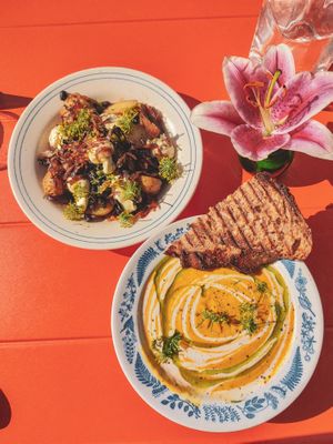 (Below) Soup of the day.
Creamy carrot soup with ginger and lemon, herb oil, and oat yogurt. Served with sourdough bread. 5th of September, 2025.
125 sek. at Cornershop  in Johanneshov