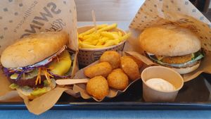 Cheese Burger, Chili Cheese Nuggets, Pink Burger at Swing Kitchen in Zurich