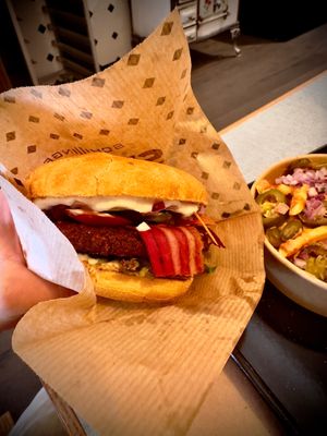 Bacon burger at Swing Kitchen in Zurich