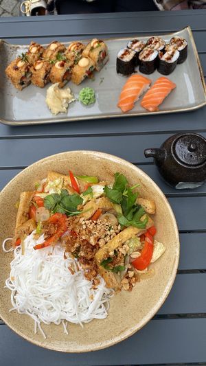 Vegan noodle salad (down), non-vegan sushi (up)  at Cô Ba's Küche in Straubing